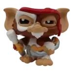 Figurina Gizmo Gremlins 2 – Combat Gizmo cu bandană roșie, 10 cm